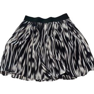 Vince Camuto skirt size 8